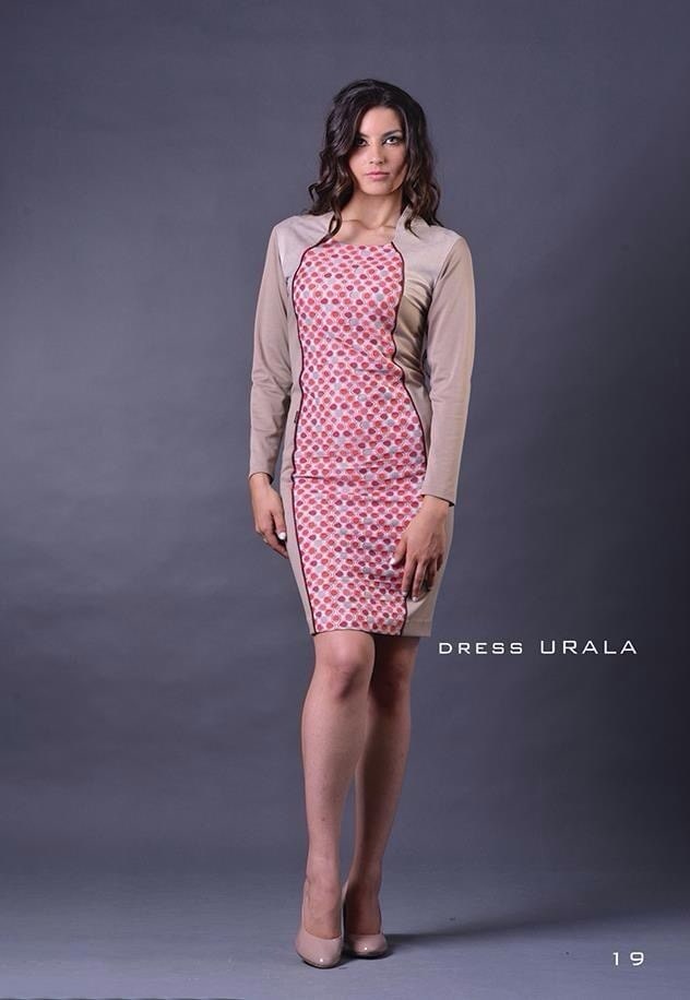 Женски фустан Урала во крем боја со портокалови бобици