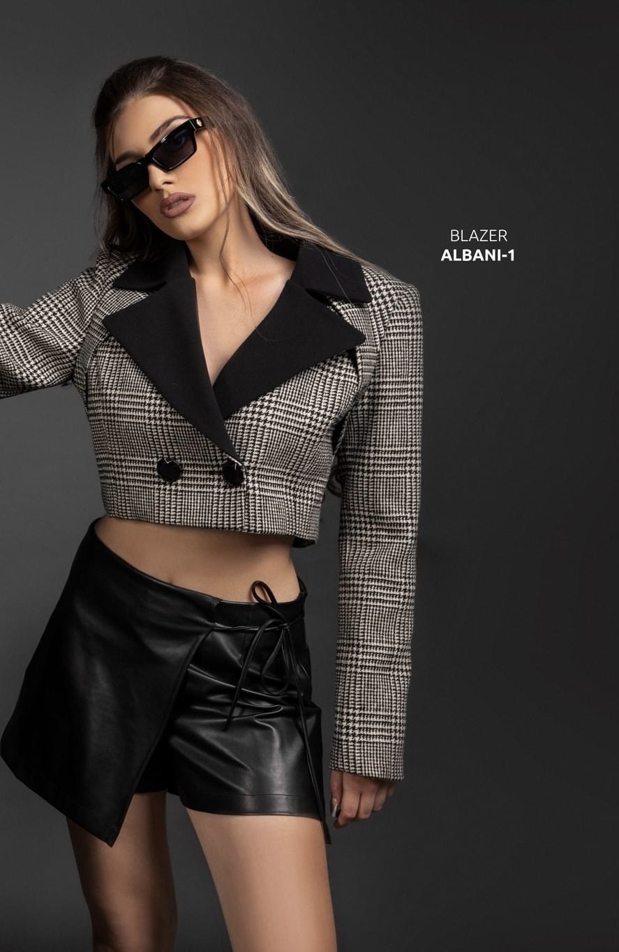 Блејзер АЛБАНИ/1 – краток стилски блејзер од чоја
