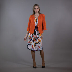 Блејзер АКОН/2 – струкиран женски блејзер во впечатлива боја